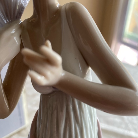 RETIRED 1998 ‘TEMIS LLADRO’ PORCELAIN FIGURINE- Item# 01006283 - Picture 6 of 14